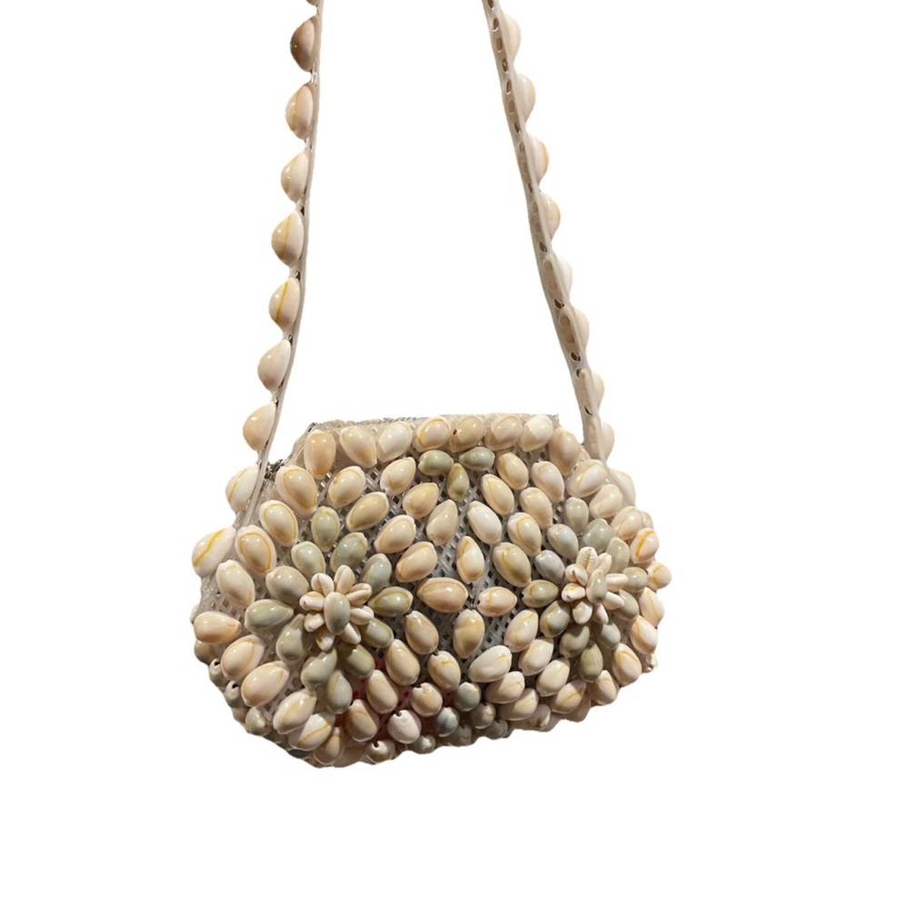 Elegant Seashell Shoulder Bag - Cream and Tan